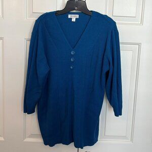 Lightweight V-neck knit 3/4 sleeve sweater